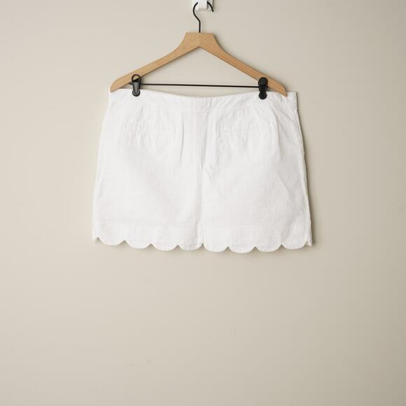 Lilly Pulitzer 100% Cotton Scallop Hem Skort Textured White Gold Button Preppy - Picture 3 of 9